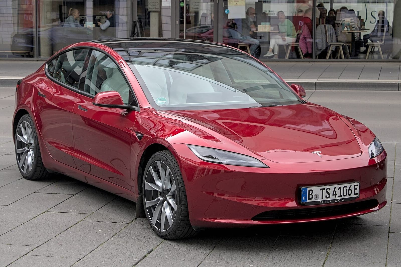 В Балларате перерезали кабели у 28 зарядных мест Tesla Supercharger